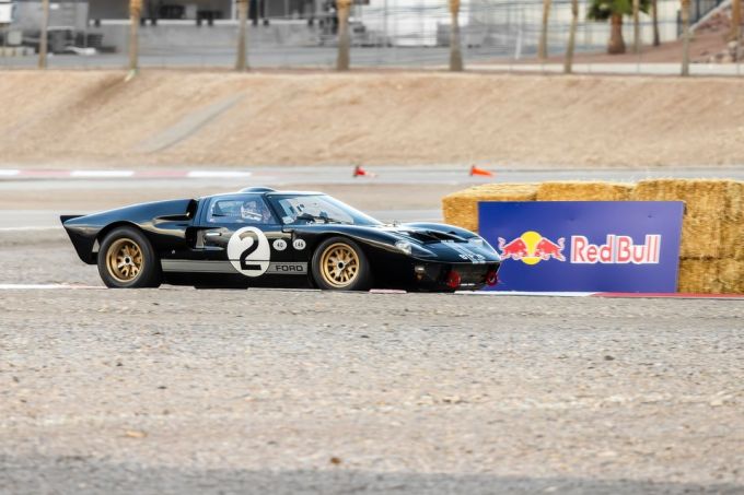 Max Verstappen Arvid Lindblad ‘F1 Drivers Race 100 Years of Cars’ foto Red Bull Content Pool 10