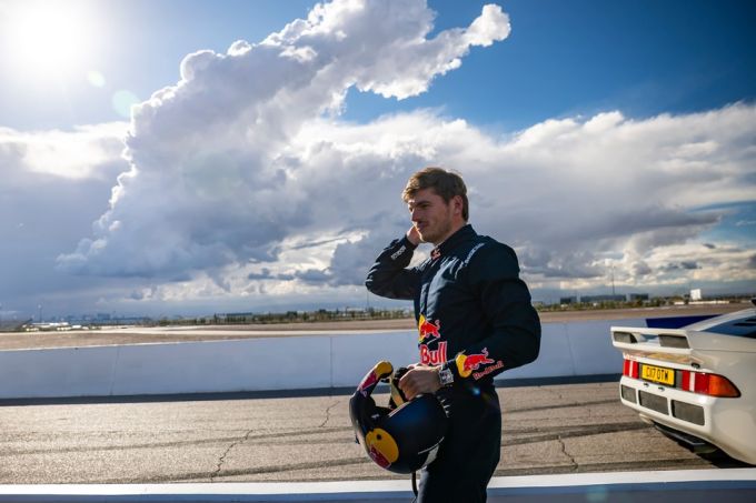 Max Verstappen Arvid Lindblad ‘F1 Drivers Race 100 Years of Cars’ foto Red Bull Content Pool 12