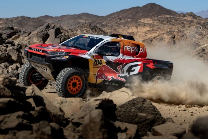 Dakar Rally 2026 Stage 2 TOYOTA GAZOO Racing W2RC DKR GR Hilux Foto: newsroom.toyota.eu 1