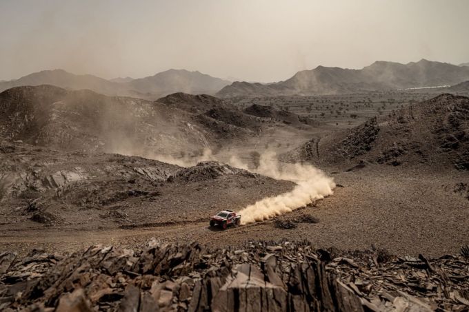 Dakar Rally 2026 Stage 2 TOYOTA GAZOO Racing W2RC DKR GR Hilux Foto: newsroom.toyota.eu 12