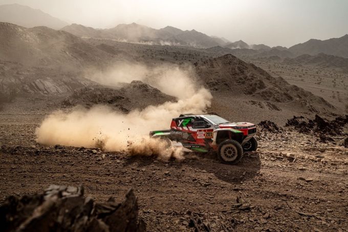 Dakar Rally 2026 Stage 2 TOYOTA GAZOO Racing W2RC DKR GR Hilux Foto: newsroom.toyota.eu 13