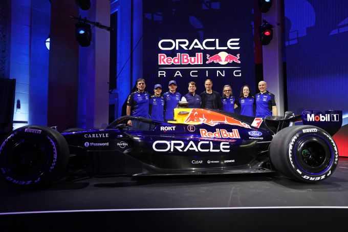 Red Bull RB22 intro Michigan Central Station Detroit Laurent Mekies Jim Farley Max Verstappen Isack Hadjar Foto RBCP 2