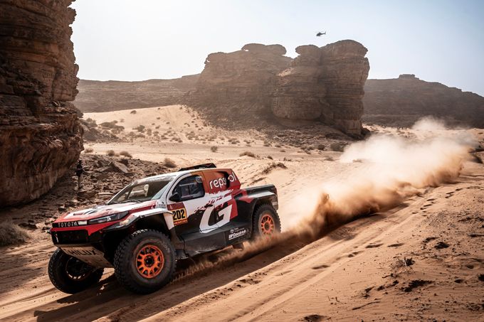 Toby Price en Armand Monleon tijdens Etappe 3 van de Dakar 2026 op 6 januari