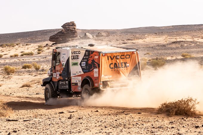 Sterke en beheerste rit voor Marnix Leeuw in eerste deel marathonetappe Dakar Rally