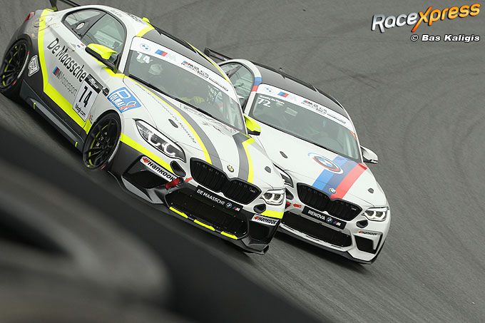 Jayden Post door de banking op Circuit Zandvoort