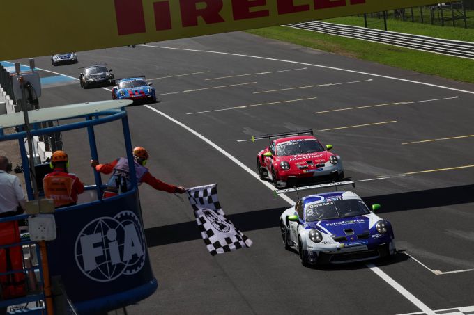 Proton Huber Competition Foto 3 Theo Oeverhaus finishvlag