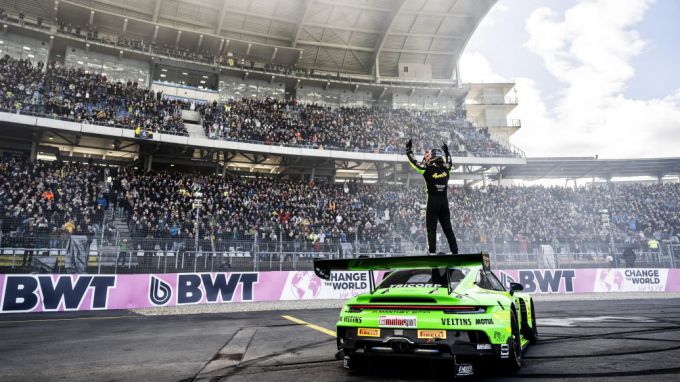 DTM-koning Ayhancan Güven krijgt Gouden Schoen Foto 13
