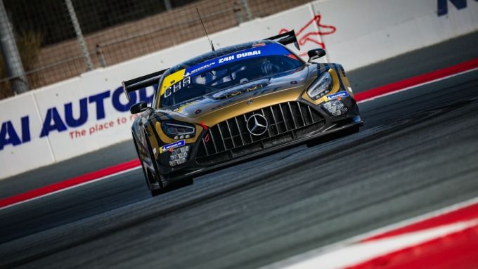 Benjamin Paque greep met zijn Mercedes een sensationele poleposition bij de 24H Dubai 2026