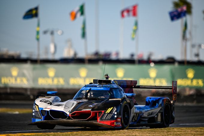 Roar Before the Rolex 24 2026 #24 BMW M Team WRT, BMW M Hybrid V8, GTP: Sheldon van der Linde, Dries Vanthoor, Robin Frijns, Rene Rast